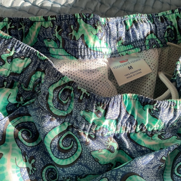 Vineyard Vines Men’s Swim Shorts Size M - Picture 2 of 4